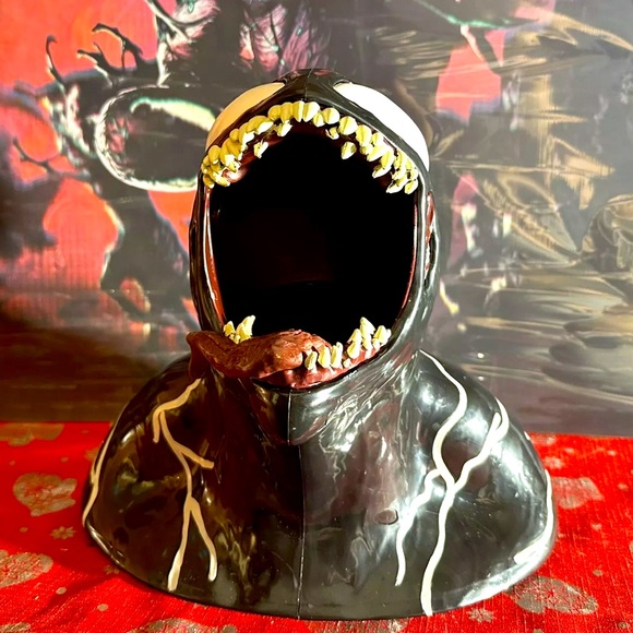 🥵 VENOM x REGAL POPCORN BUCKET EXCLUSIVE 🤪 - Picture 3 of 6